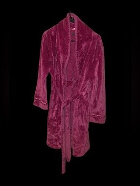 8/6/34. Womens Covington Plush Robe in Deep Berry